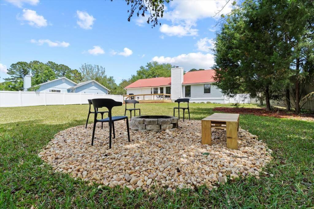 Spacious Home Near Beach, Large Yard, Game Room And Dog Friendly Jacksonville Kültér fotó
