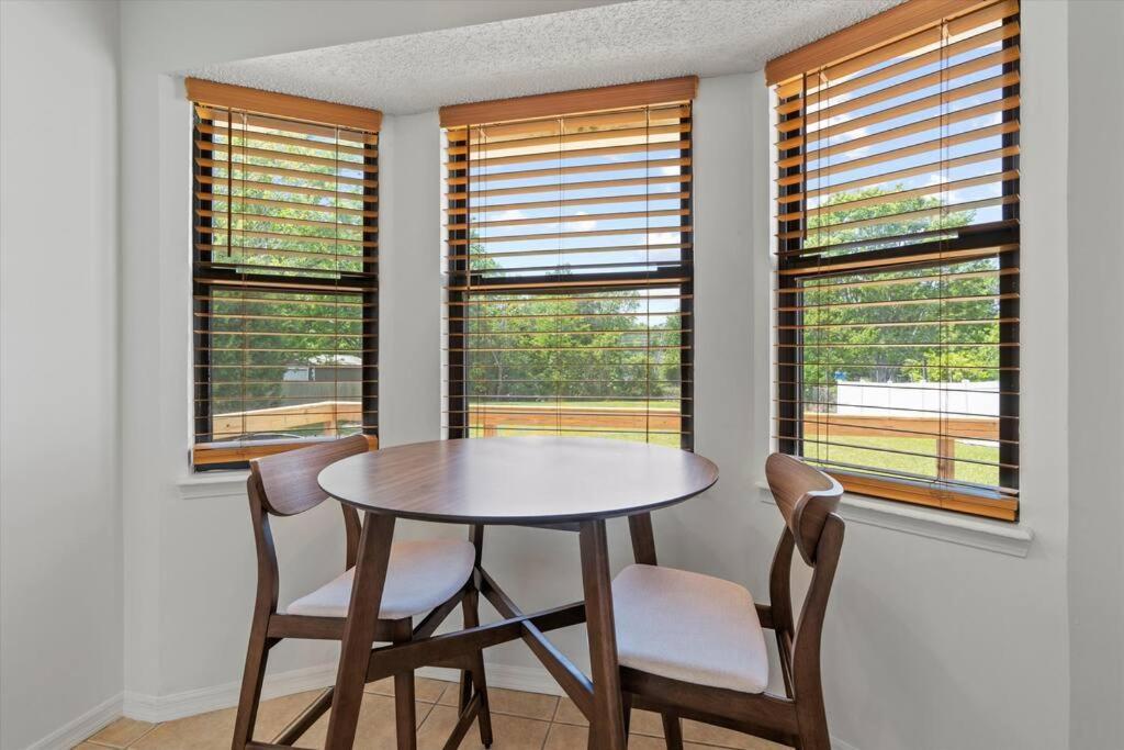 Spacious Home Near Beach, Large Yard, Game Room And Dog Friendly Jacksonville Kültér fotó