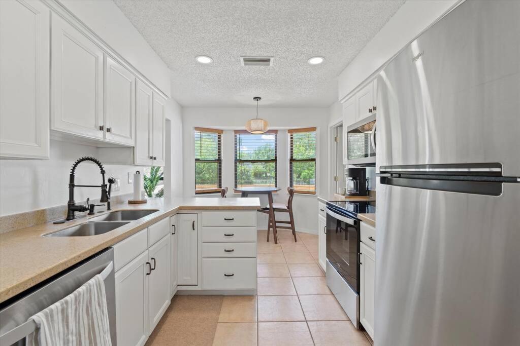 Spacious Home Near Beach, Large Yard, Game Room And Dog Friendly Jacksonville Kültér fotó